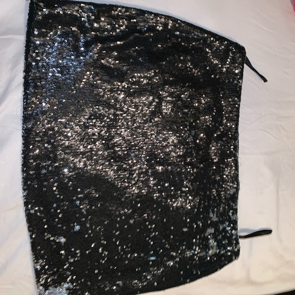 Sequence mini skirt.
